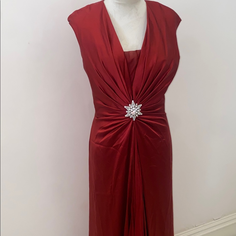 MELINDA ENG Vibrant Red Silk Gown size 8. Check measurements.